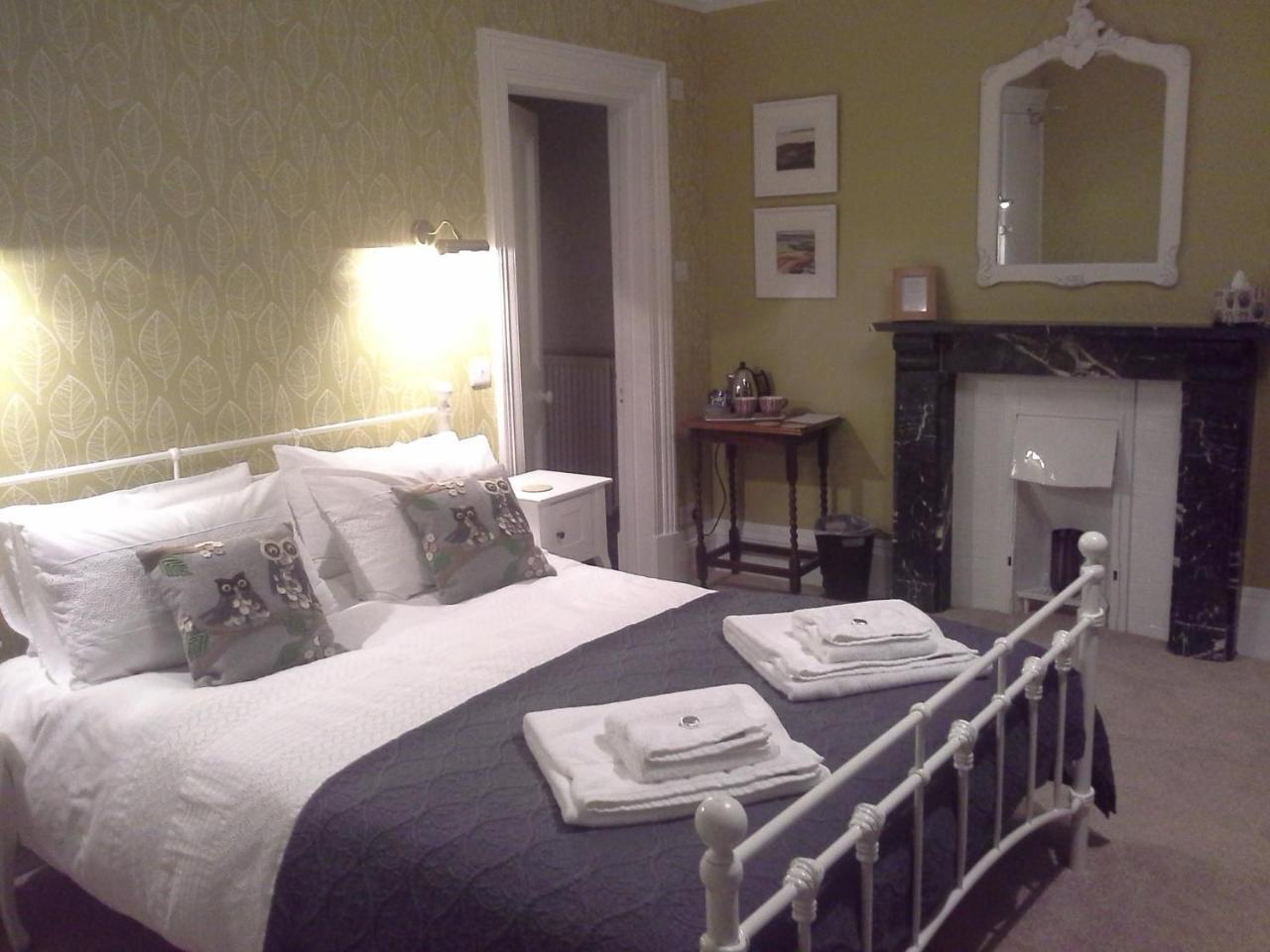The Old Vicarage B & B 반스테이플 외부 사진